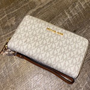 Michael Kors Wallet/wristlet